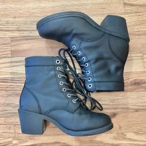 Kodiak Claire Bootie in Black Size 7